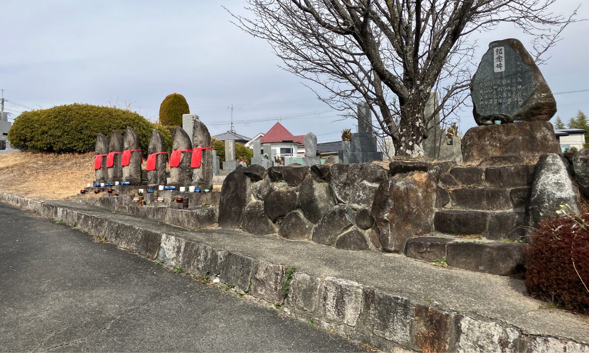 奈良県七条町南山墓地 戒名彫刻