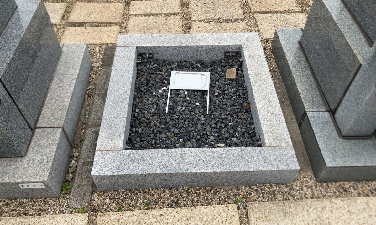 稲田墓地（東大阪市）ご納骨のお手伝い　大阪石材　指定石材店