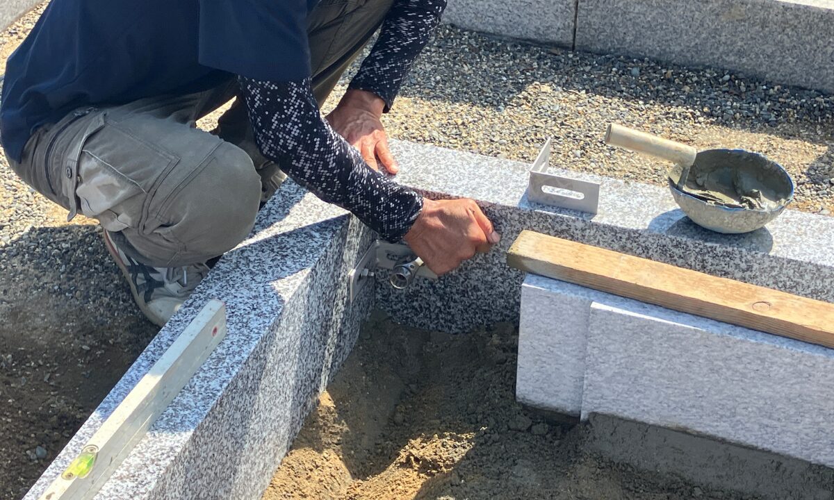 平川区墓地(城陽市)お墓の建立 巻石の施工 大阪石材