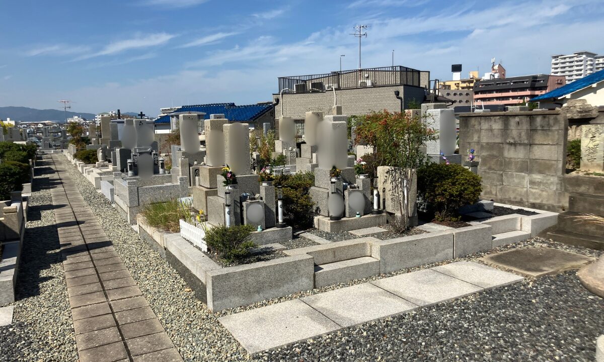 【いつものご縁】宝珠寺境内墓地（豊中市）にて「戒名彫刻」のご依頼｜宝珠寺境内墓地でのお墓工事は大阪石材までの写真2